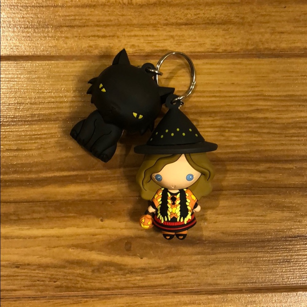 2 Hocus Pocus keychains